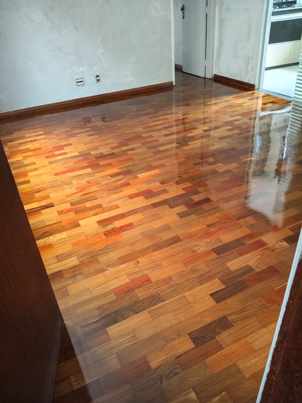 Piso de taco com sinteco — sala residencial BH